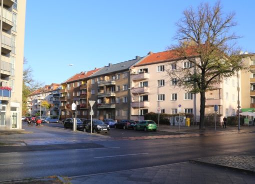 Straße ohne Straßenschilder