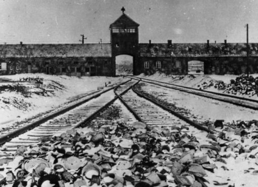 Torgebäude des KZ Auschwitz-Birkenau