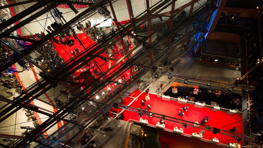 Berlinale: Blick auf den roten Teppich im Berlinale-Palast