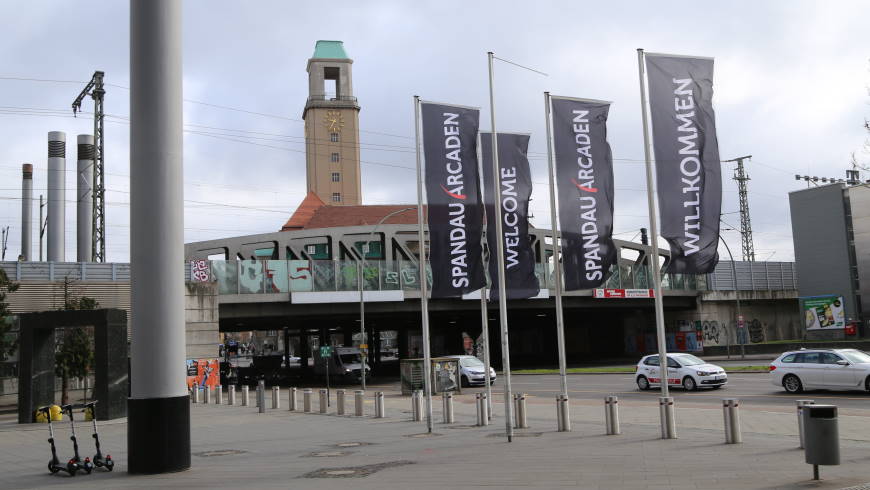 Vorplatz vor den Spandau-Arcaden